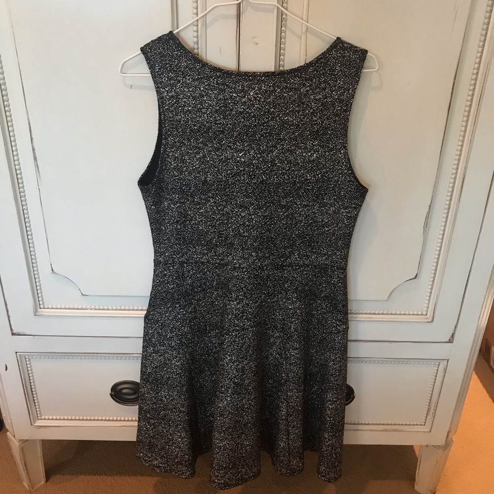 Dress 👗 - Picture 3 of 3